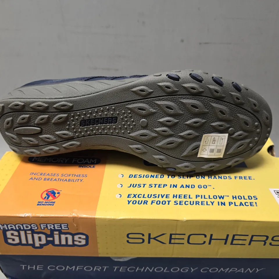 BOXED SKECHERS SLIP INS ROLL WITH ME IN NAVY - UK 6