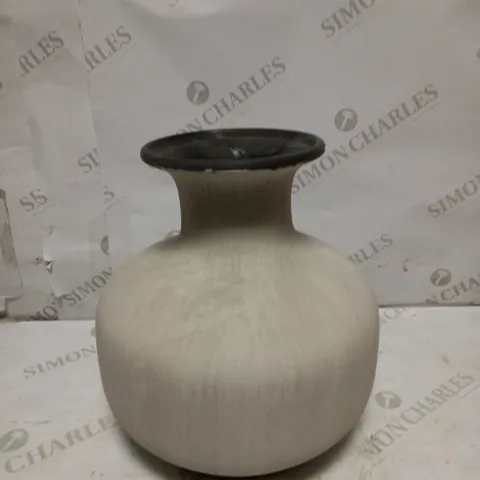 BLOOMVILLE SQUAT STONE VASE