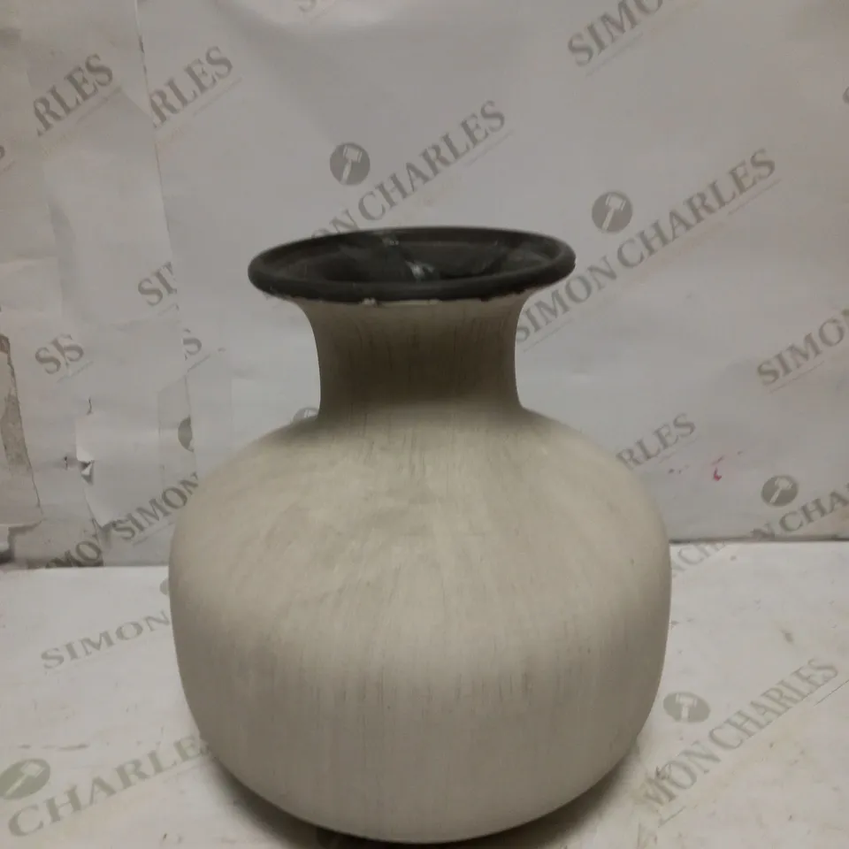BLOOMVILLE SQUAT STONE VASE 