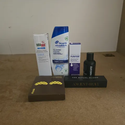 TOTE OF APPROXIMATELY 20 ASSORTED COSMETIC ITEMS TO INCLUDE HEAD AND SHOULDERS, PURIFIDE, THE RITUAL SCOOP, MANSCAPED, SEBA MED, RHODE PEPTIDE EYE PREP ETC