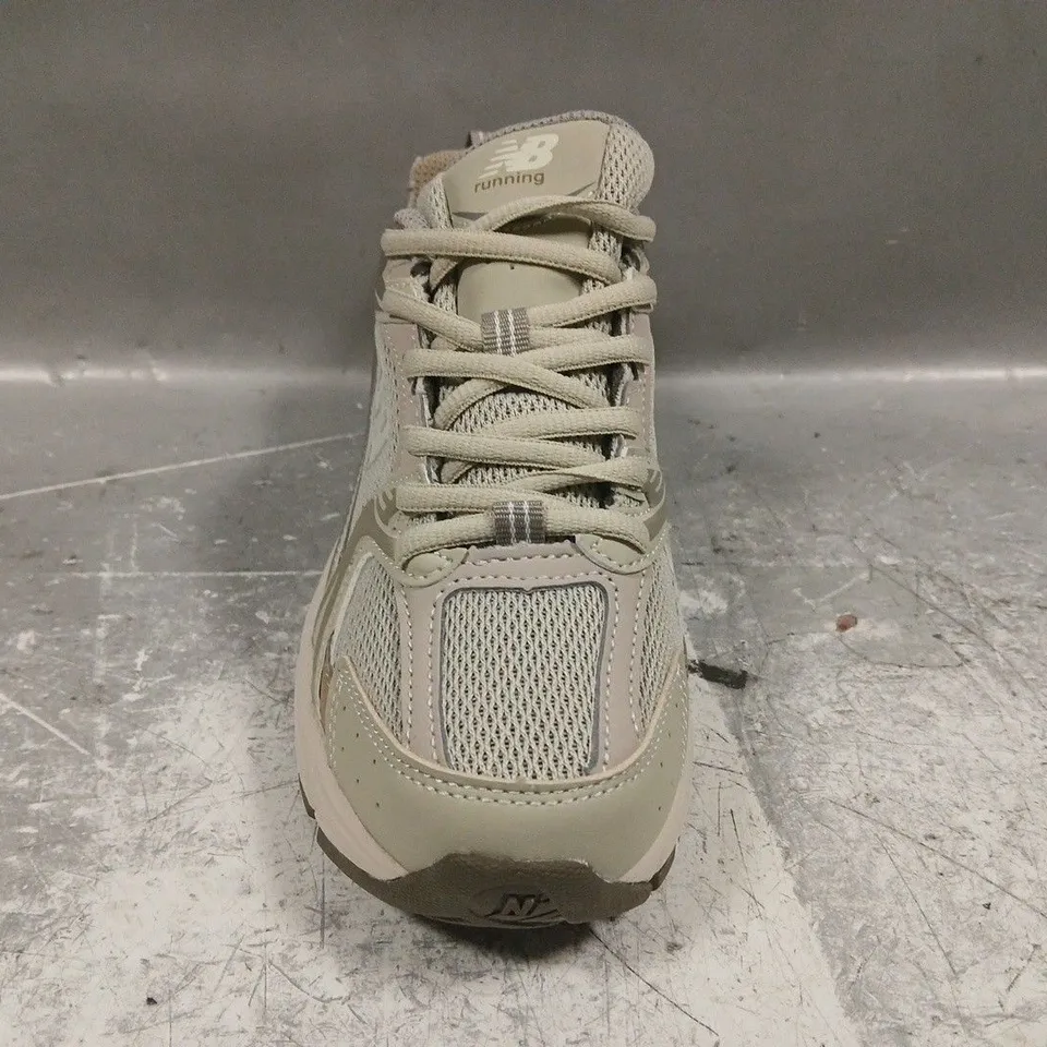BOXED PAIR OF NEW BALANCE 530 TRAINERS IN STONE/BEIGE/TAN SIZE UK 3.5