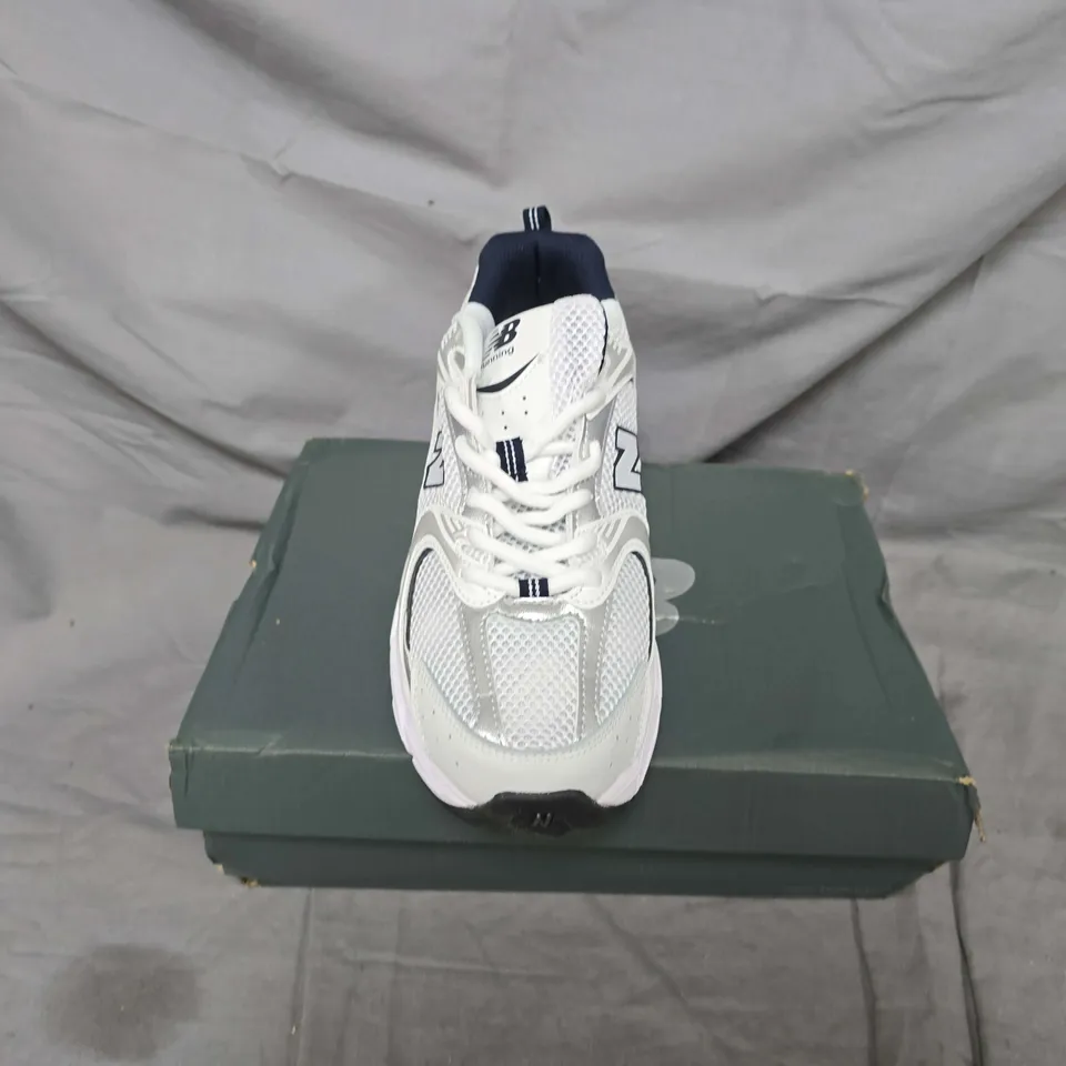 BOXED PAIR OF NEW BALANCE 530 ABZORB TRAINERS IN SILVER/WHITE - UK 7.5