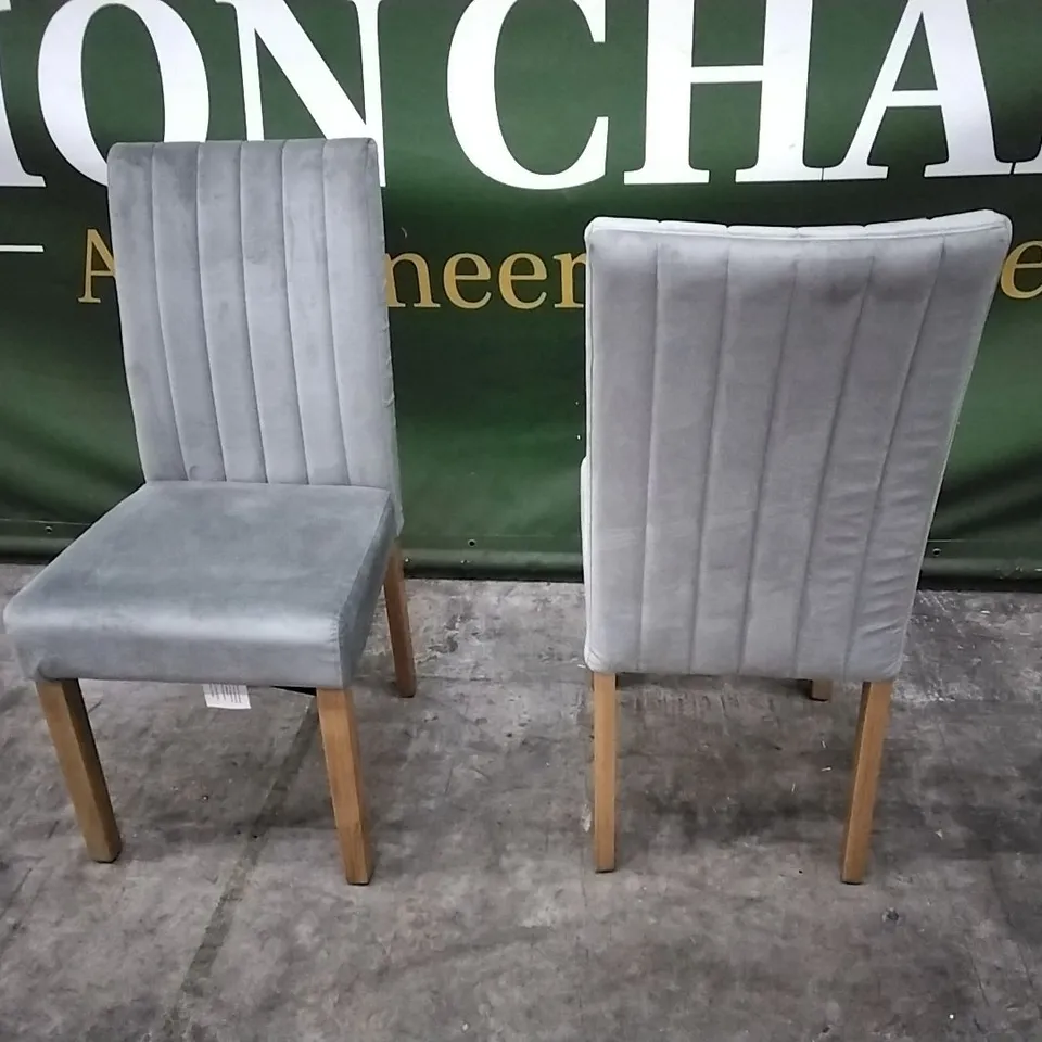 SET OF 2 DESIGNER SALISBURY DINING CHAIRS IN CLASSIC GREY VELVET AND OAK SOLID HARDWOOD LEGS