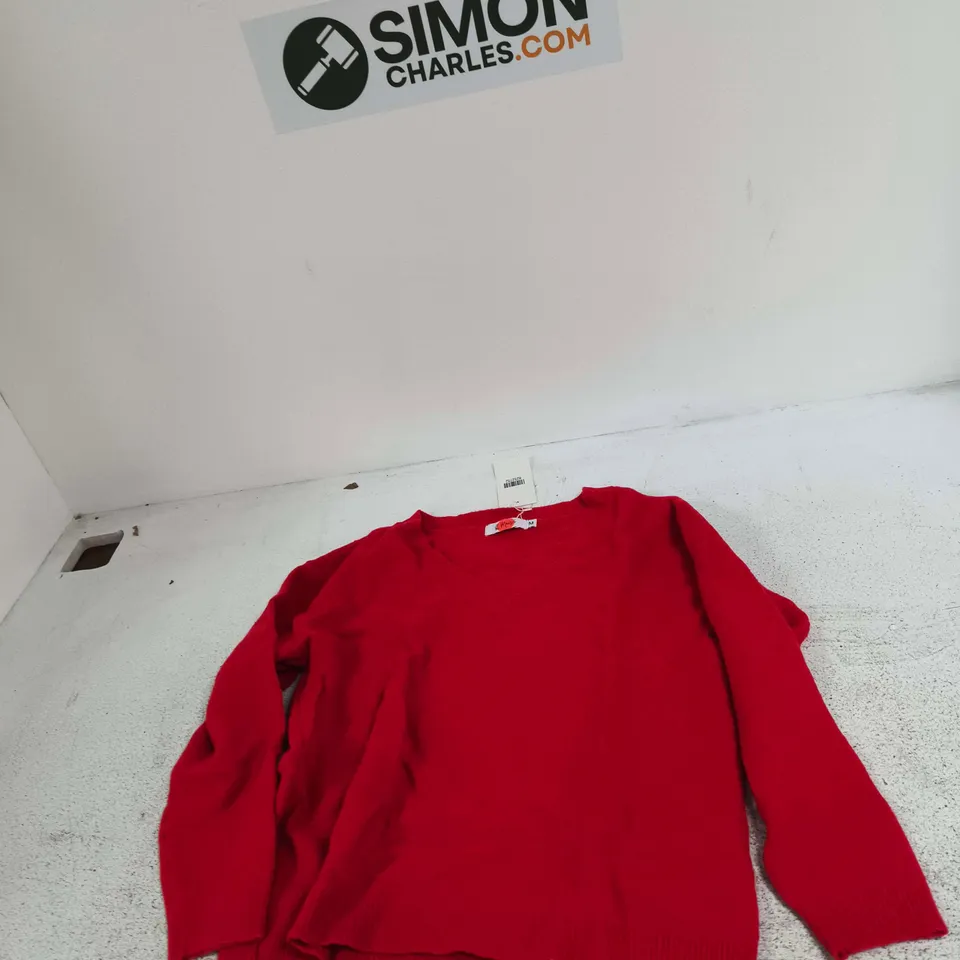 BOX OF APPROXIMATELY 20 ASSORTED ITEMS TO INCLUDE: &MAISI JUMPER
