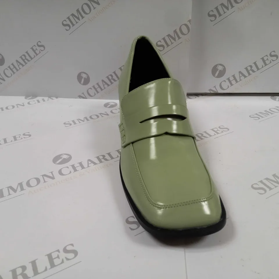 PAIR OF RAID CHUNKY HEELED LOAFER SHOES UK SIZE 9 