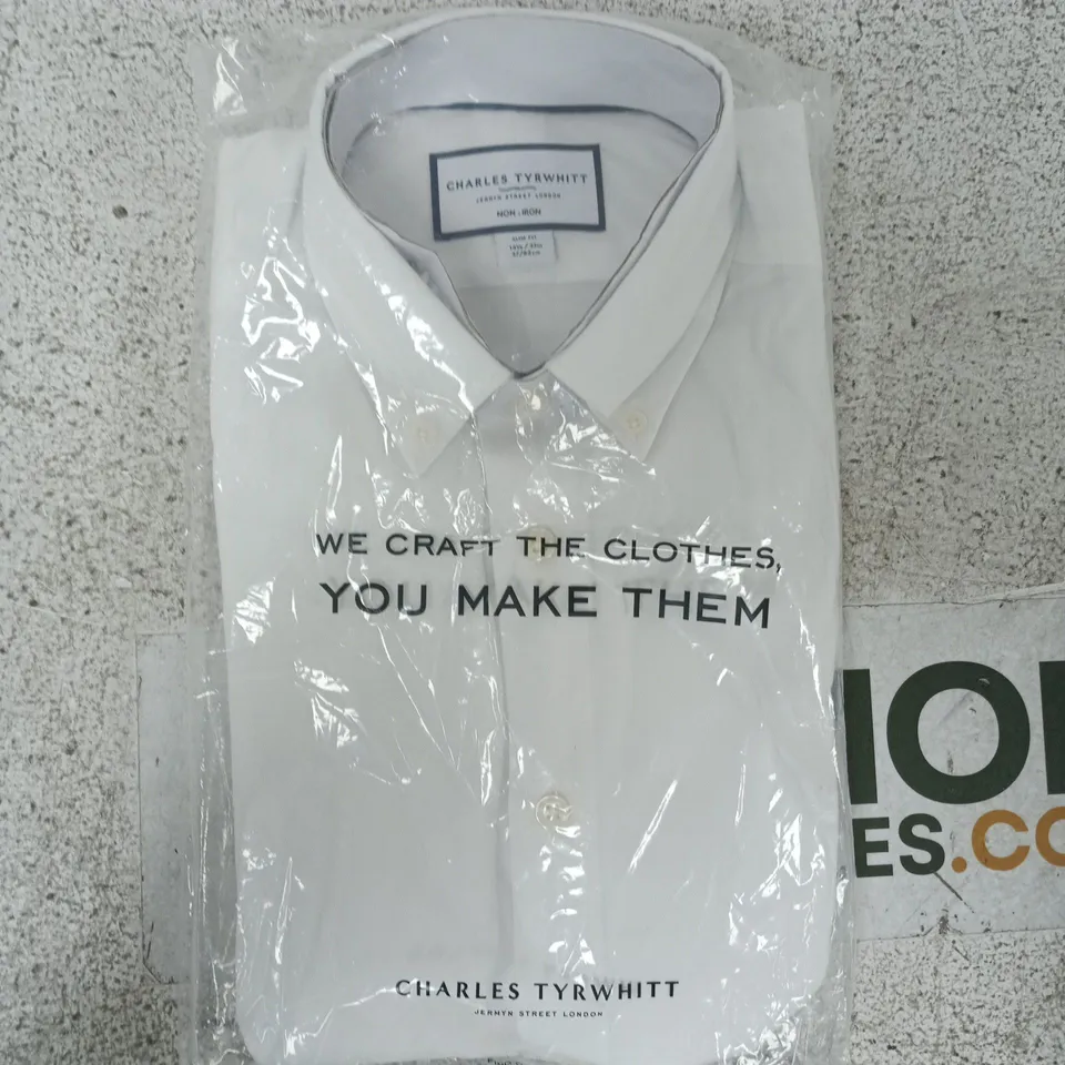 BAGGED CHARLES TYRWHITT NON-IRON SLIM FIT SHIRT IN WHITE SIZE 14.5/33"
