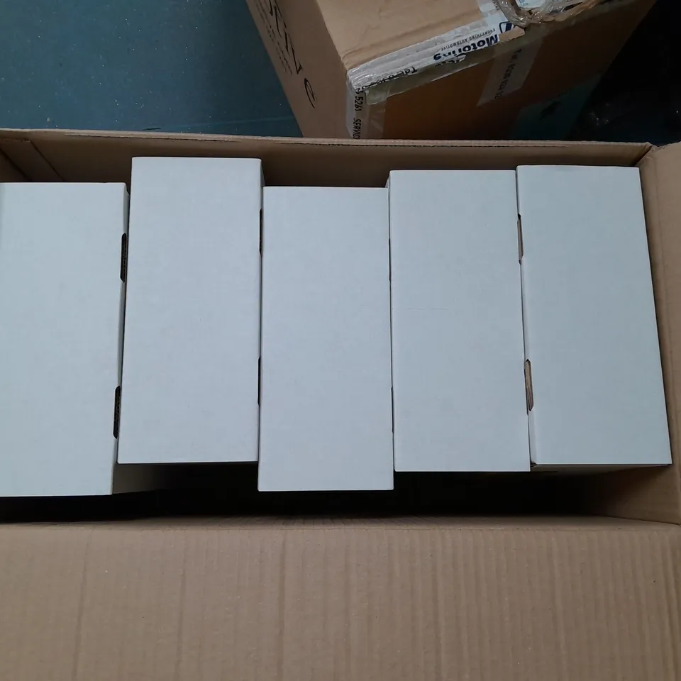 LOT OF 5 CAIMAN PACK OF 2 - MULTI SURFACE CLEANER AND MULTI-PURPOSE CLEANER - CARPET & UPHOLSTERY CLEANER (INCLUDES SPONGE & CLOTH)