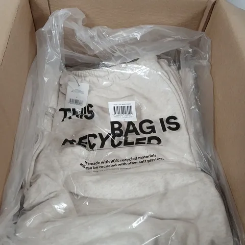 BOX OF APPROX 10 CLOTHING ITEMS