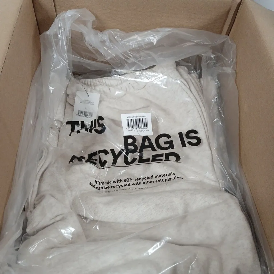 BOX OF APPROX 10 CLOTHING ITEMS