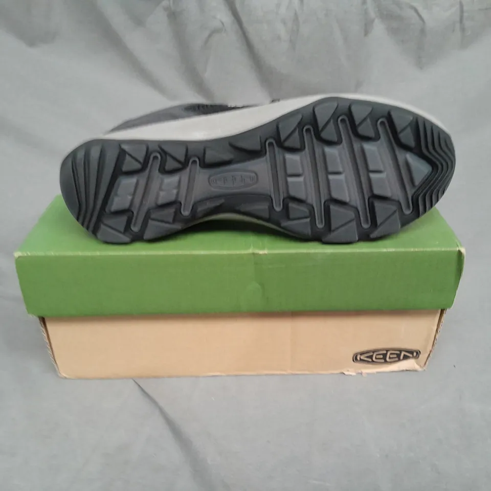 BOXED PAIR OF KEEN TERRADORA SPEED SHOES SIZE 5.5