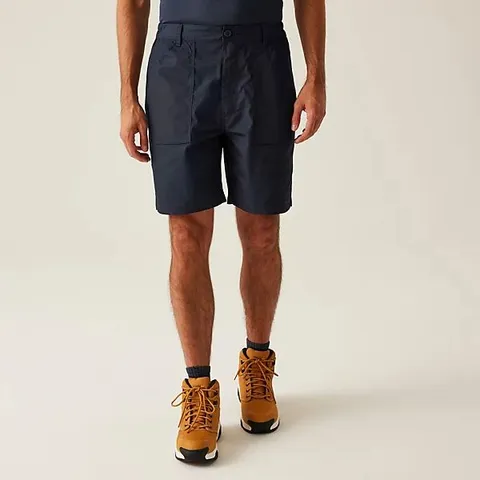 REGATTA PROFESSIONAL ACTION SHORTS UK 32" NAVY 