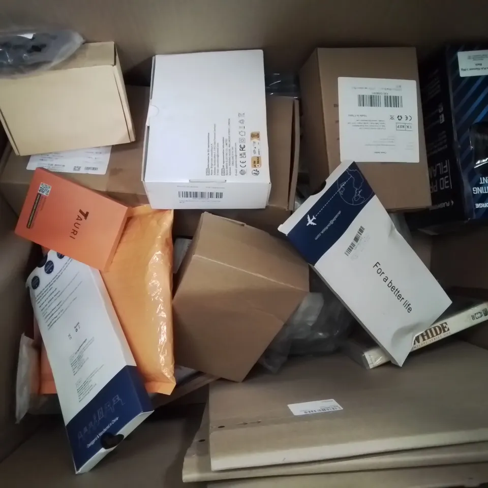 BOX CONTAINING LARGE AMOUNT OF MIXED BOXED ELECTRICAL ITEMS PHONE ACCESSORIES LIGHTING ETC.	