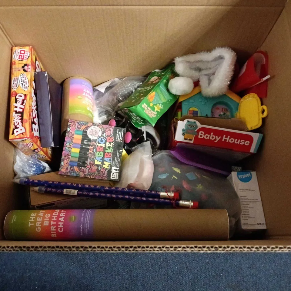 ASSORTED CHILDREN'S TOYS & GAMES TO INCLUDE UNO TEAMS!, RC CAR, FROZEN LUNCH BAG, MINIONS CASE