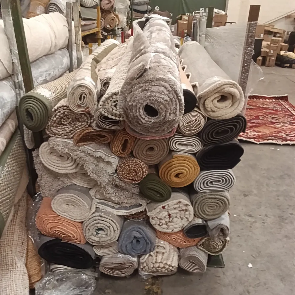 STILLAGE OF ASSORTED QUALITY RUGS APPROXIMATELY 32