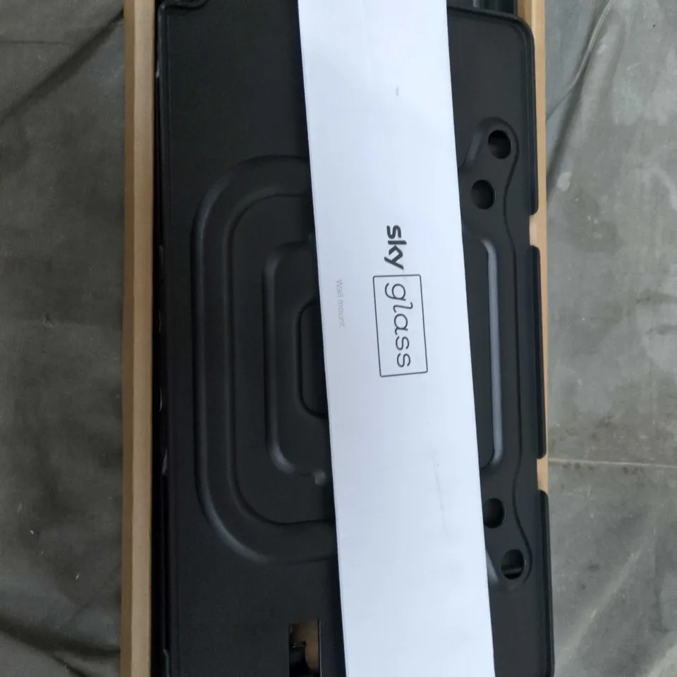 SKY GLASS TELEVISION WALL MOUNT – BOXED