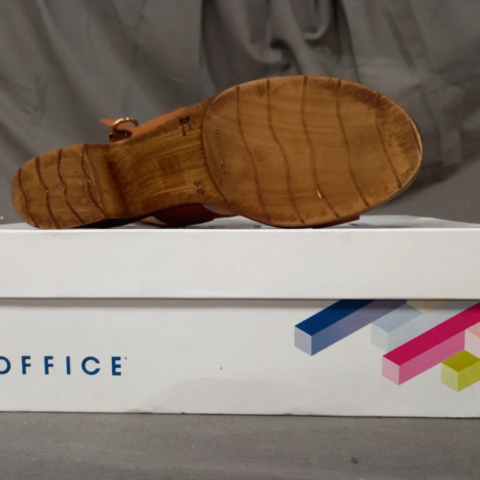 BOXED PAIR OF OFFICE OPEN TOE BLOCK HEEL SANDALS IN TAN EU SIZE 39