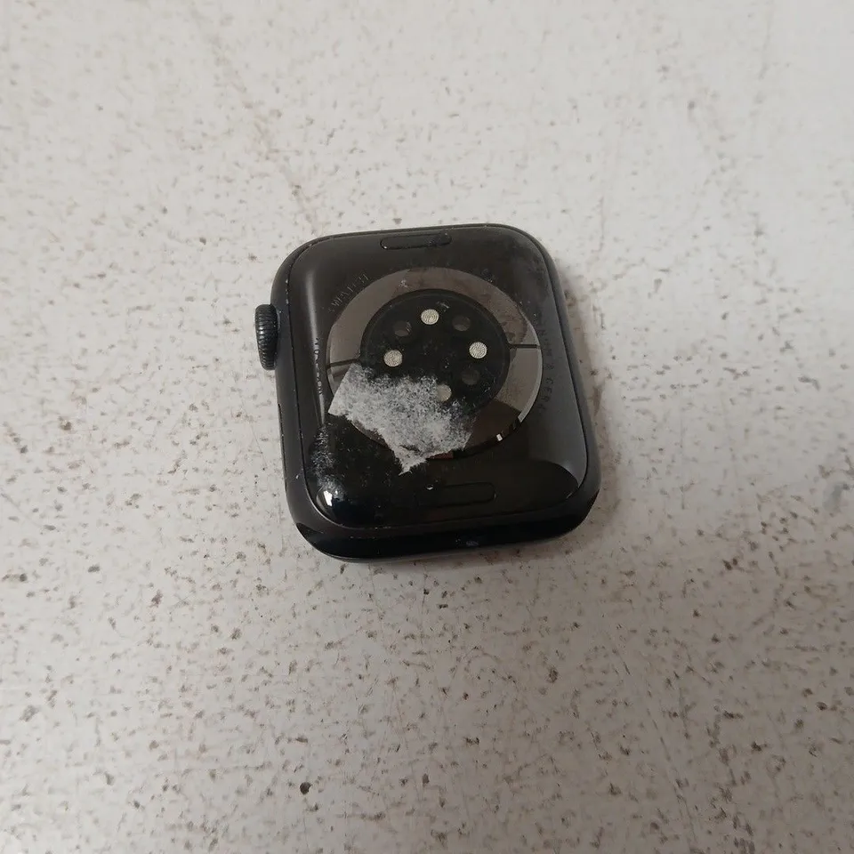 APPLE WATCH SERIES 6 40MM GPS ALUMINIUM SPACE GREY