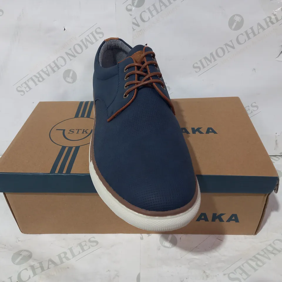 BOXED PAIR OF TOP STAKA SHOES IN NVY/BROWN EU SIZE 46