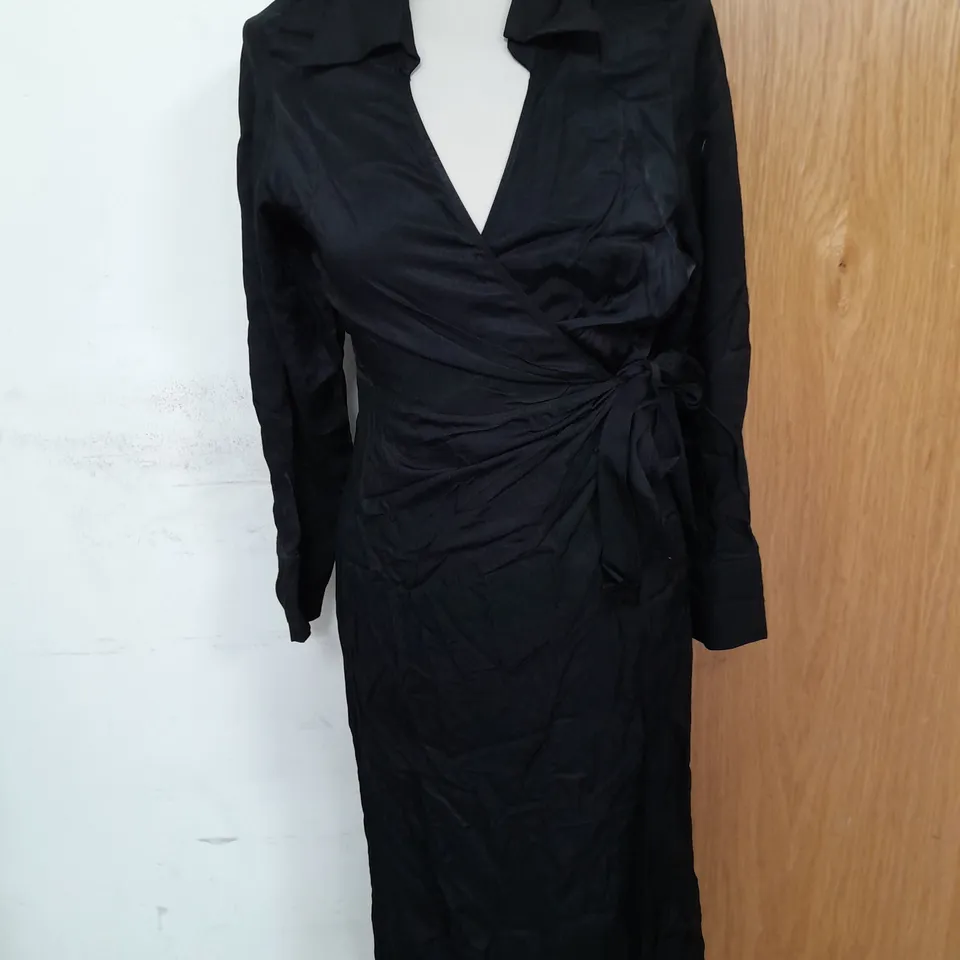 H&M V NECK WRAP DRESS IN BLACK SIZE S