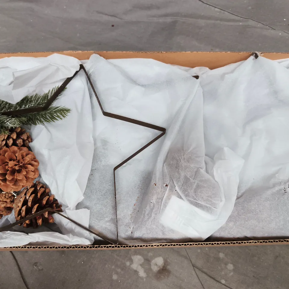 APPROXIMATELY 36 GISELA GRAHAM HANGING STAR CHRISTMAS DECOR ORNAMENTS 