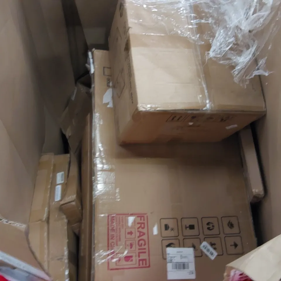 PALLET OF ASSORTED ITEMS INCLUDING: AIR FRYER, AUDIO TURNTABLE, DESK, PLYOMETRICS BOX