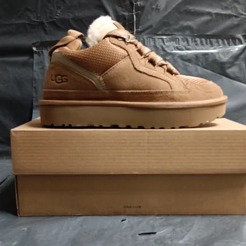 BOXED PAIR OF UGG LOWMEL SHOES IN CHESTNUT SIZE UK 4