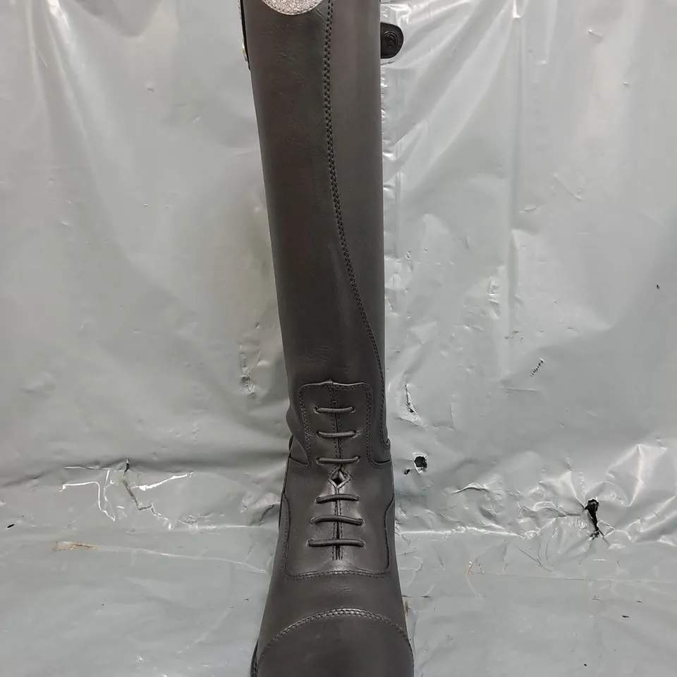 BOXED PAIR OF BROGINI COMO PICCINO KNEE-HIGH BOOTS IN BLACK W. SILVER GLITTER TOP SIZE UK 2.5