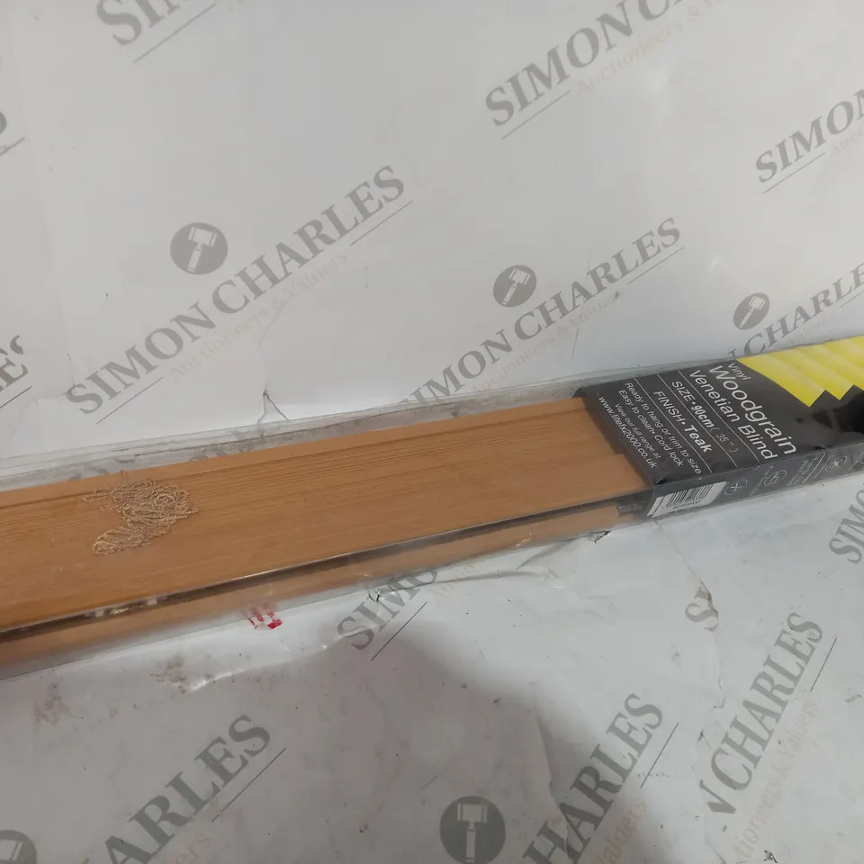 BOXED LIFE FX WOODGRAIN VENETIAN BLINDS 90CM