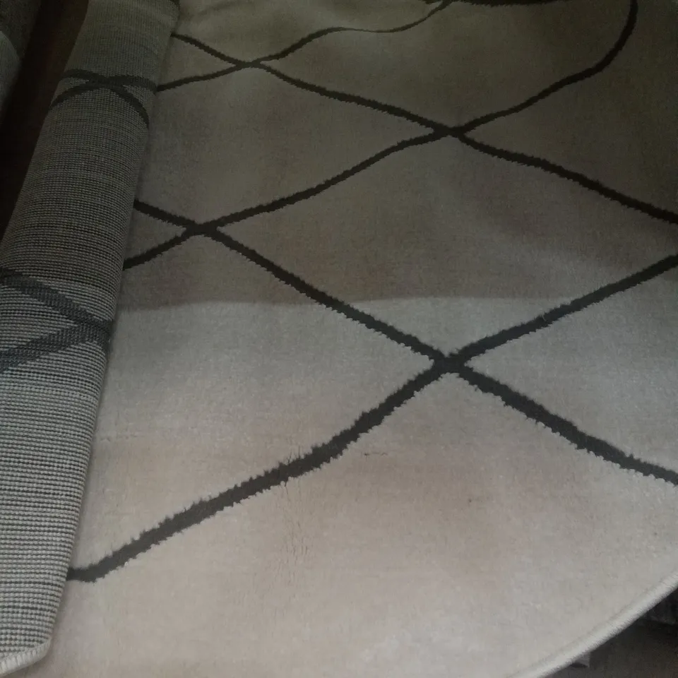 CEDRIC SCANDI LOZENGE BRIGHT AND MODERN POWER LOOM CIRCLE RUG 120CM