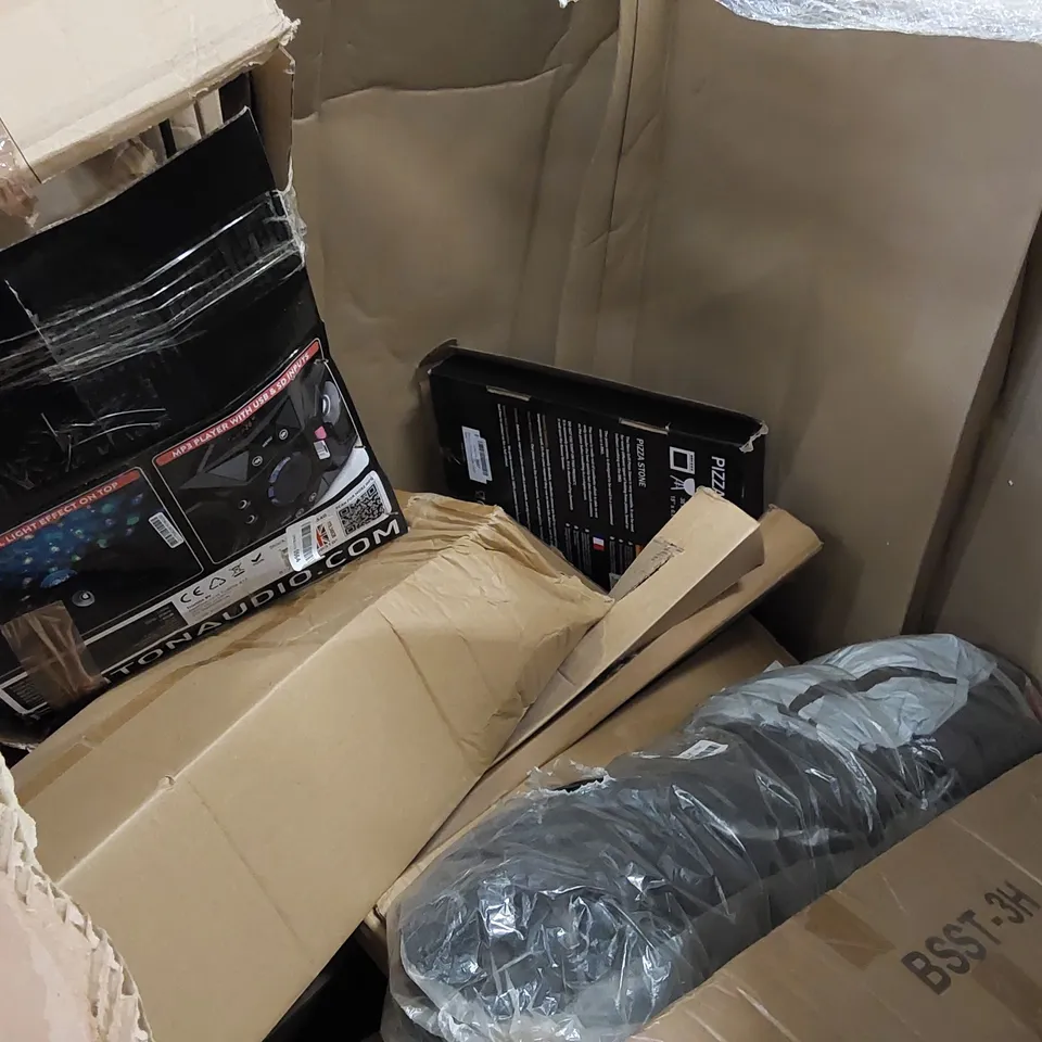 PALLET OF ASSORTED ITEMS INCLUDING: AIR FRYER, LED MIRROR, ELECTRIC BLANKET, TOILET SEAT 