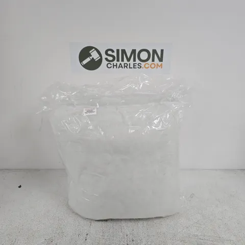 4 WHITE CUSHION'S WITH POLYESTER FILLING – WRAPPED IN PLASTIC