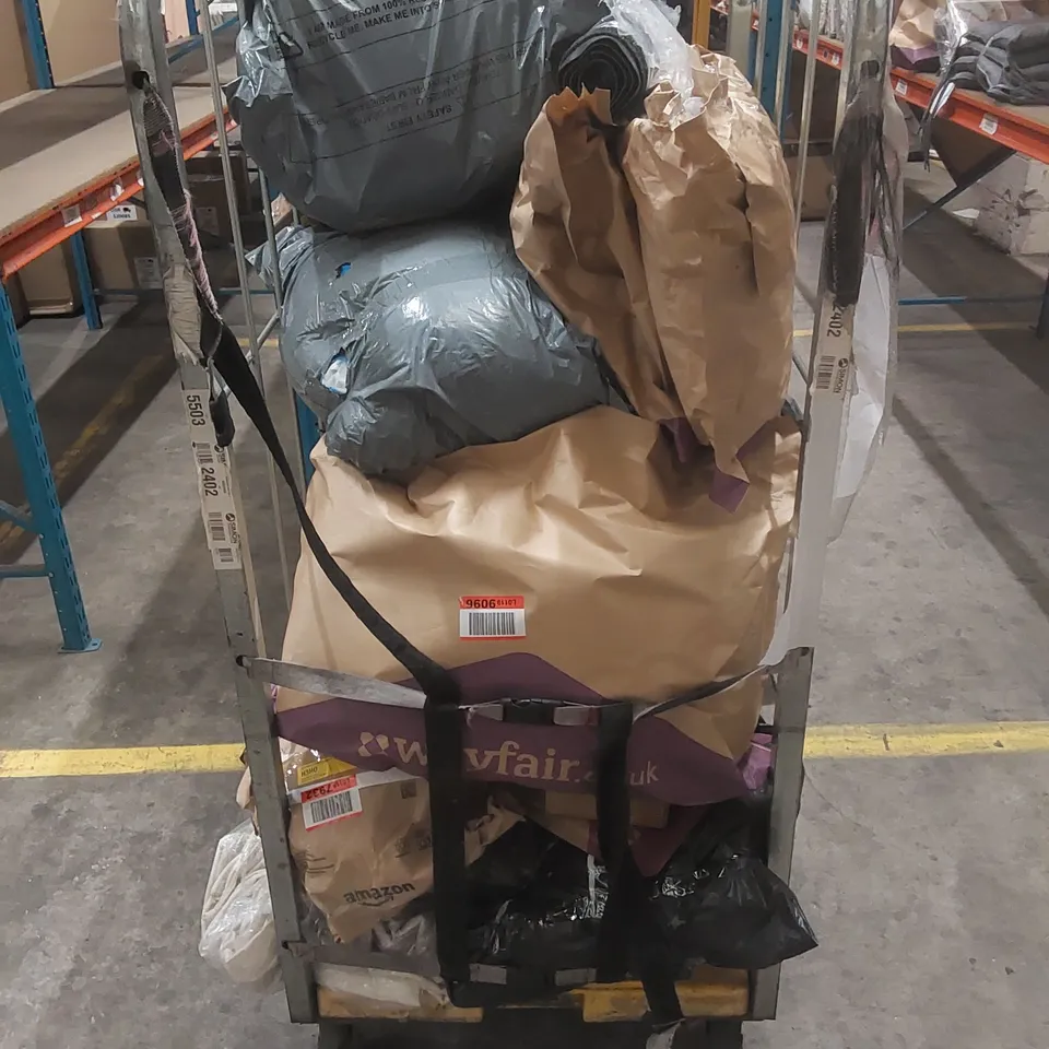 CAGE CONTAINING A LARGE QUANTITY OF ASSORTED HOUSEHOLD ITEMS // CAGE NOT INCLUDED 