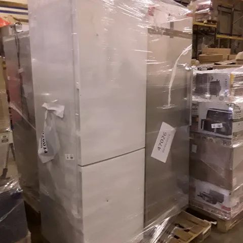HOOVER FREESTANDING UPRIGHT FREEZER 260L SSTEEL AND BOSCH KGV39VWEAG SERIE 4 FREESTANDING FRIDGE FREEZER