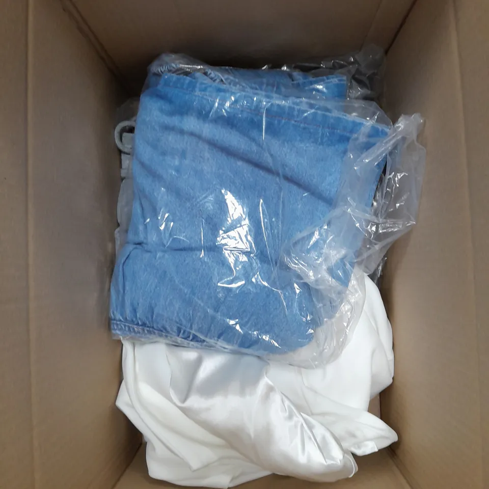 LOT OF APPROX 10 CLOTHING ITEMS IN VARIOUS BRANDS, STYLES, COLOURS AND SIZES