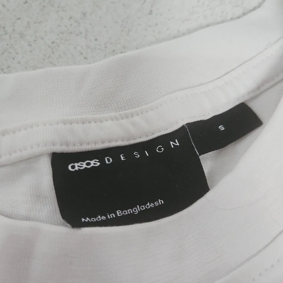 ASOS DESIGN - WHITE T-SHIRT – SIZE S (MADE IN BANGLADESH)