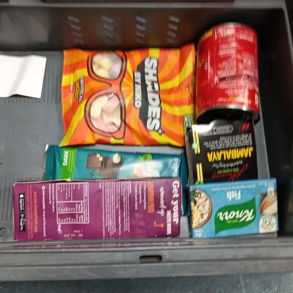 LOT OF 17 ASSORTED FOOD ITEMS TO INCLUDE MILK TRAY, GRIND COFFEE AND KIWI HONEY DROPS