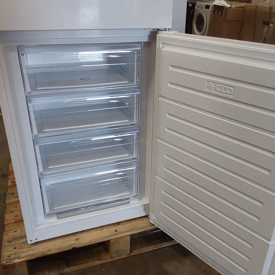 ZANUSSI ZNME31FW0 FREESTANDING FROST FREE 50/50 FRIDGE FREEZER - UNPROCESSED RAW RETURN 