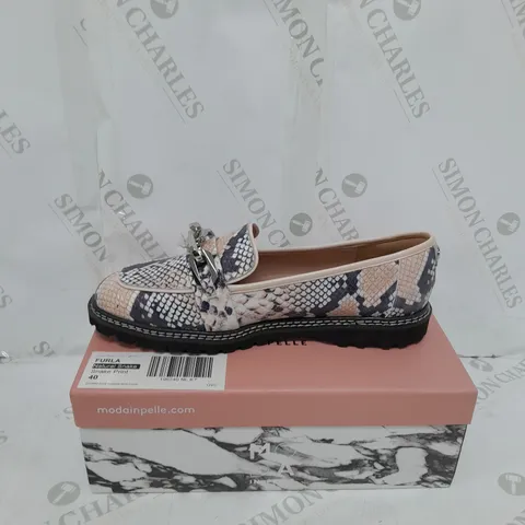 MODA IN PELLE SNAKE PRINT LOAFERS SIZE 7