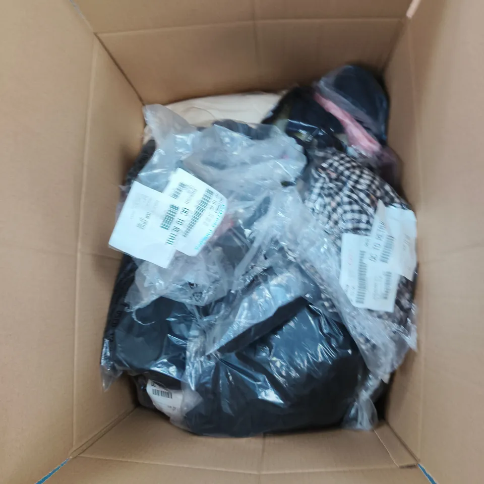 BOX OF APPROXIMATELY 20 ASSORTED CLOTHING ITEMS TO INCLUDE: JACAMO BLAZER