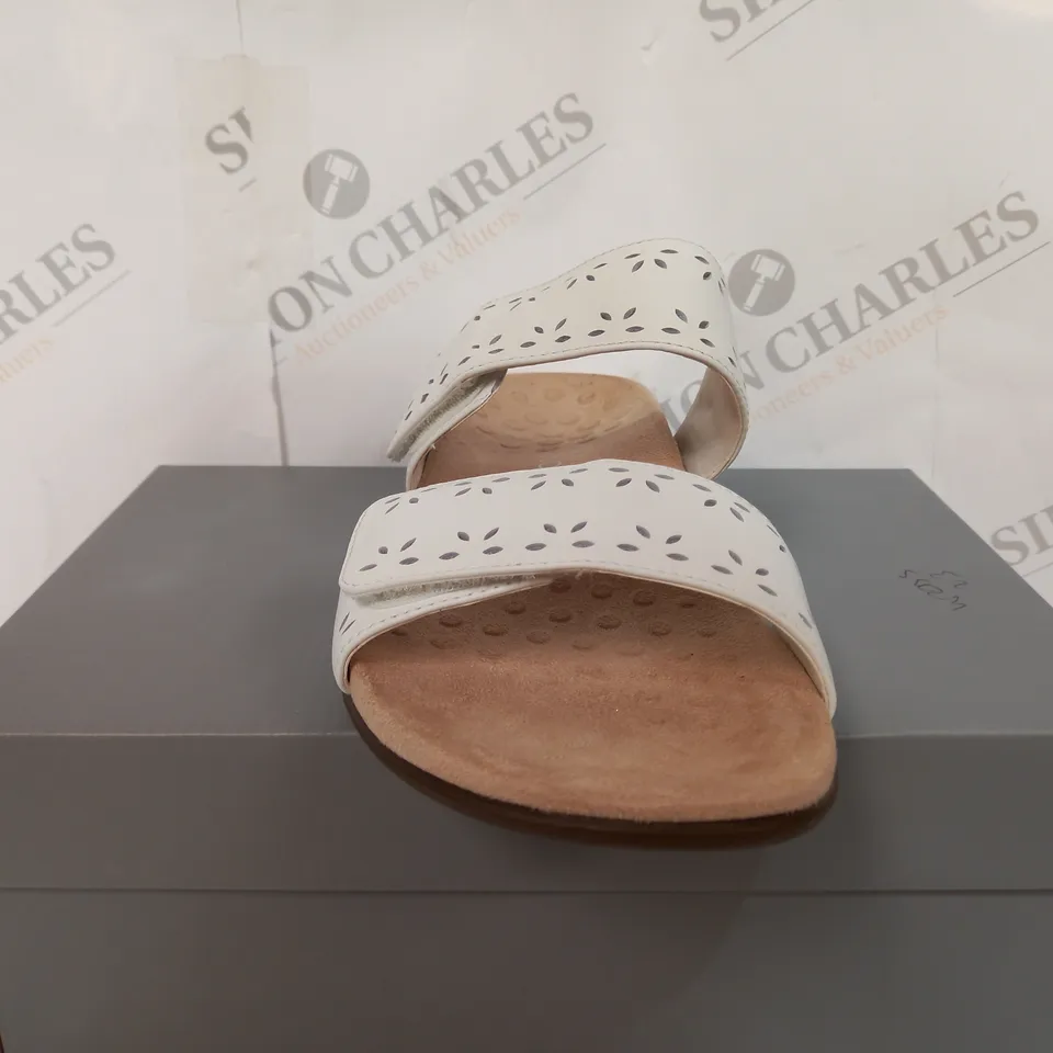 BOXED VIONIC BLACK REST SANDALS IN BLACK - WOMENS 7