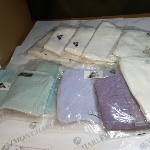 APPROX. 10 ASSORTED CLOTHING ITEMS IN VARIOUS COLOURS AND SIZES