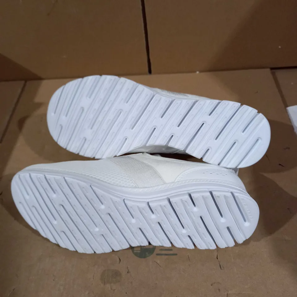 SKECHERS LUMINATE TRAINERS - WHITE - SIZE 7