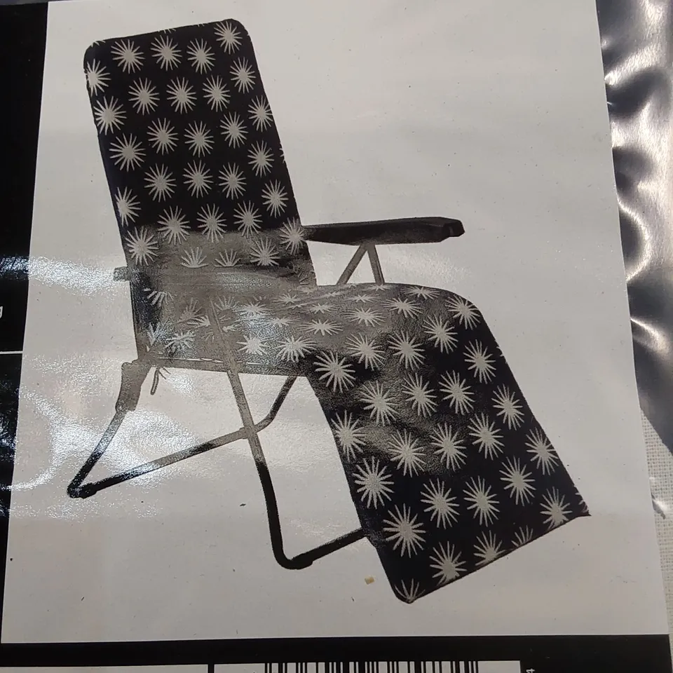 BRAND NEW BAGGED SET OF 2 MULTI-POSITION GARDEN RELAXER CHAIRS - BOLD STAR