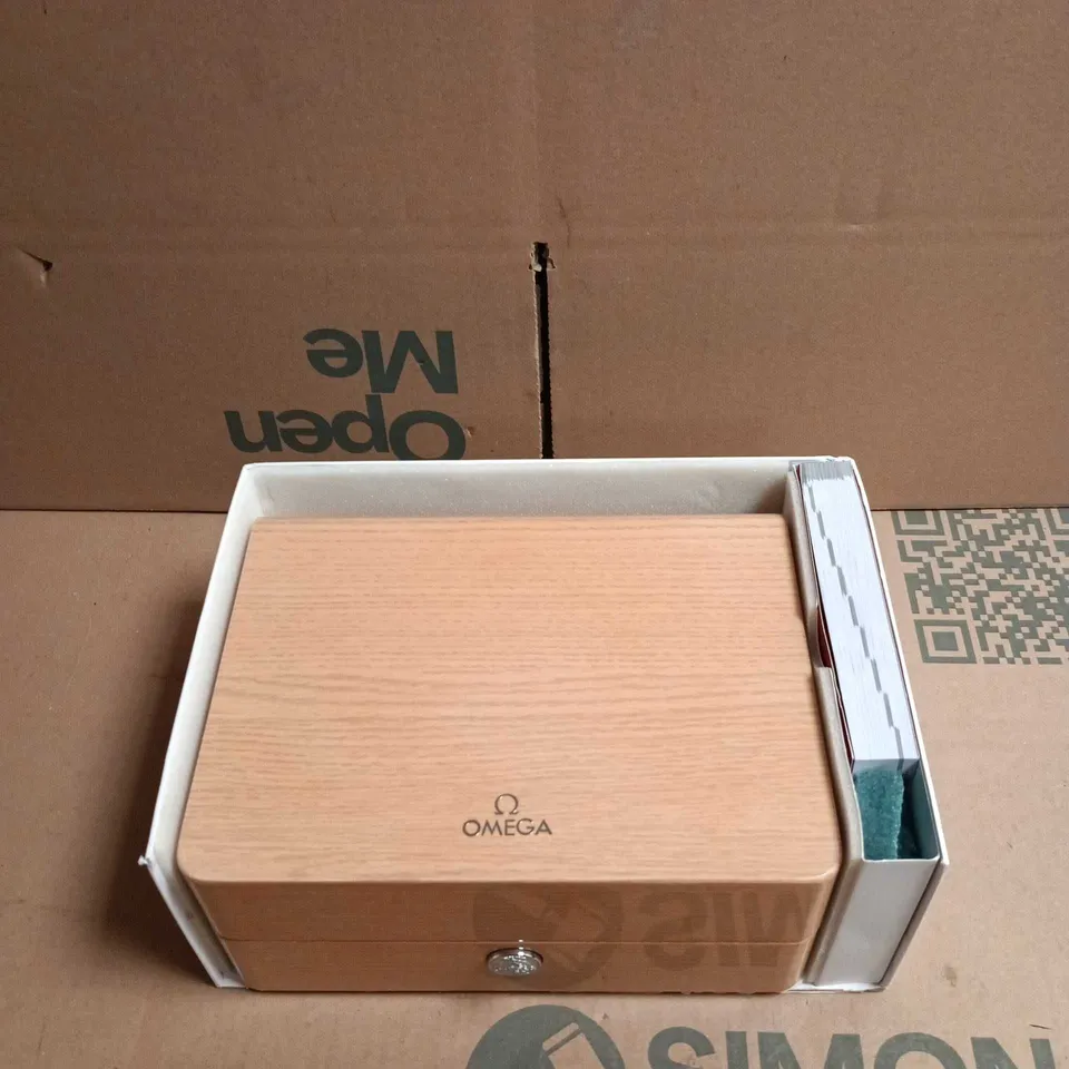 OMEGA WRISTWATCH WITH TWO-TONE BRACELET AND ROMAN NUMERAL BEZEL