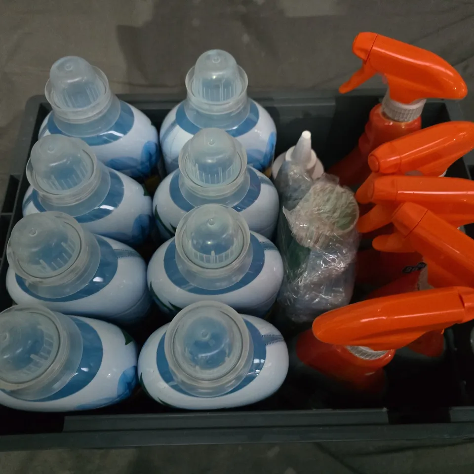 APPROXIMATELY 15 ASSORTED LIQUIDS TO INCLUDE COMFORT BLUE SKIES, MAINLINE BAITS SMART CELL LIQUID, MR MUSCLE PLATINUM KITCHEN, ETC - COLLECTION ONLY