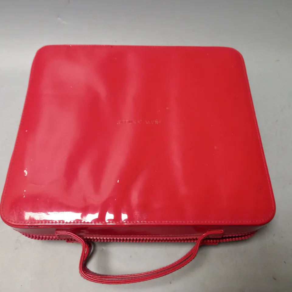 RUBY & MILLIE EYE SHADOW MAKEUP BAG SET IN RED