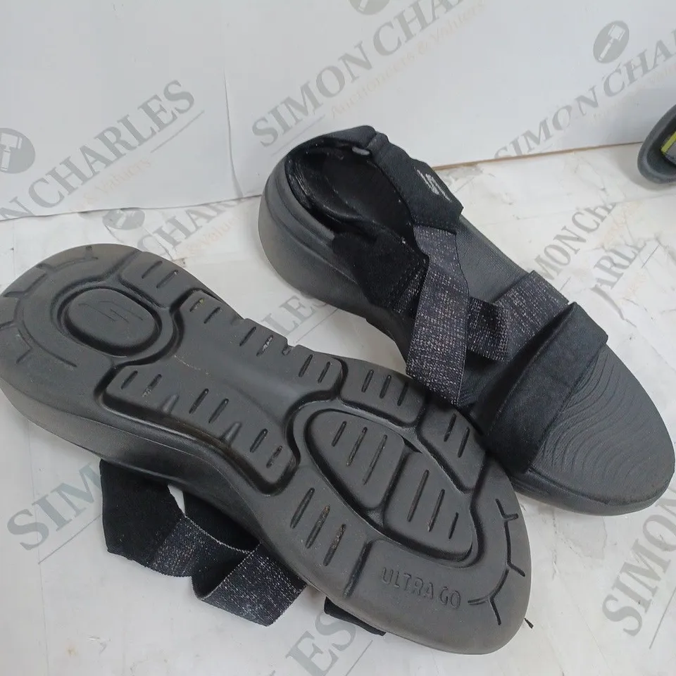 BOXED PAIR OF SKECHERS GO WALK ARCH FIT BLACK SANDALS - SIZE 3