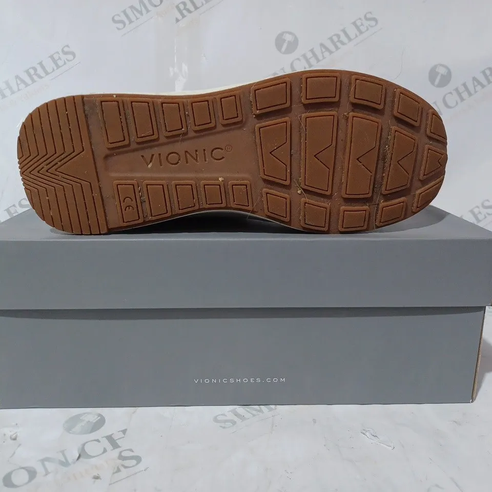 BOXED PAIR OF VIONIC BREILYN LACE UP TRAINERS IN MARSHMALLOW - SIZE 6.5