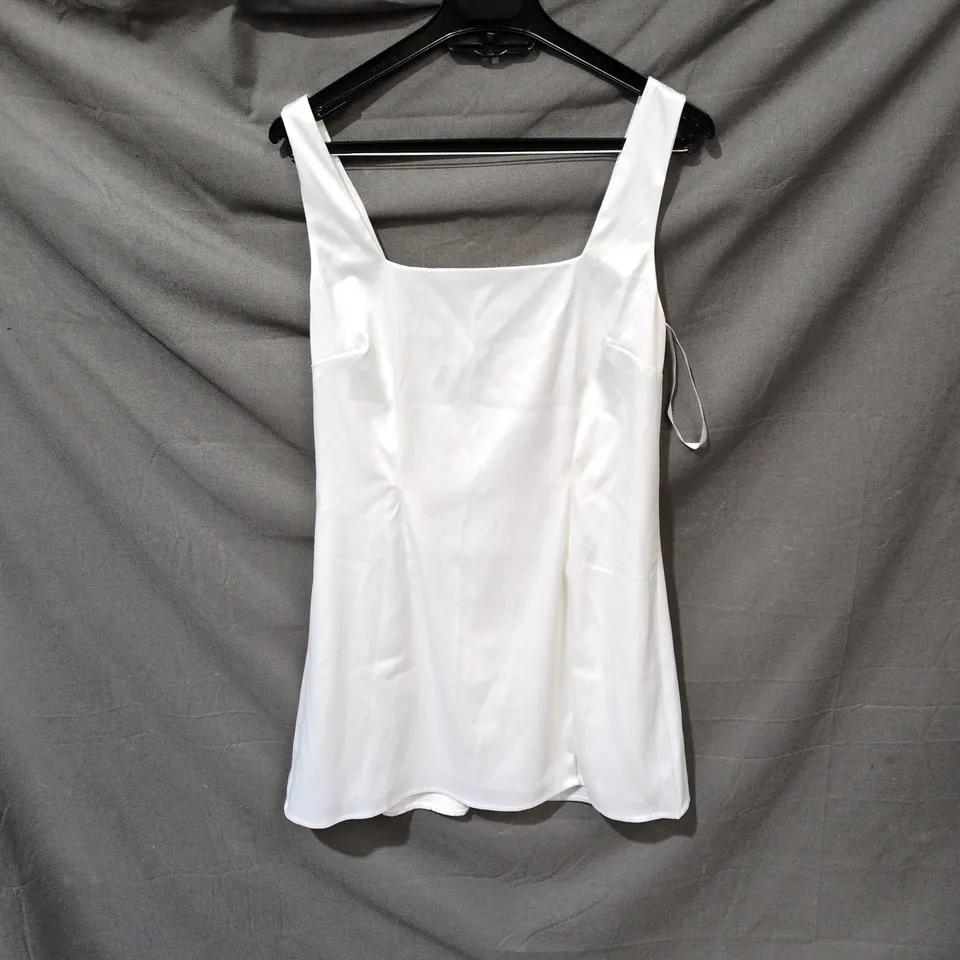 MORE TO COME WHITE SATIN SLEEVELESS DRESS – UK M