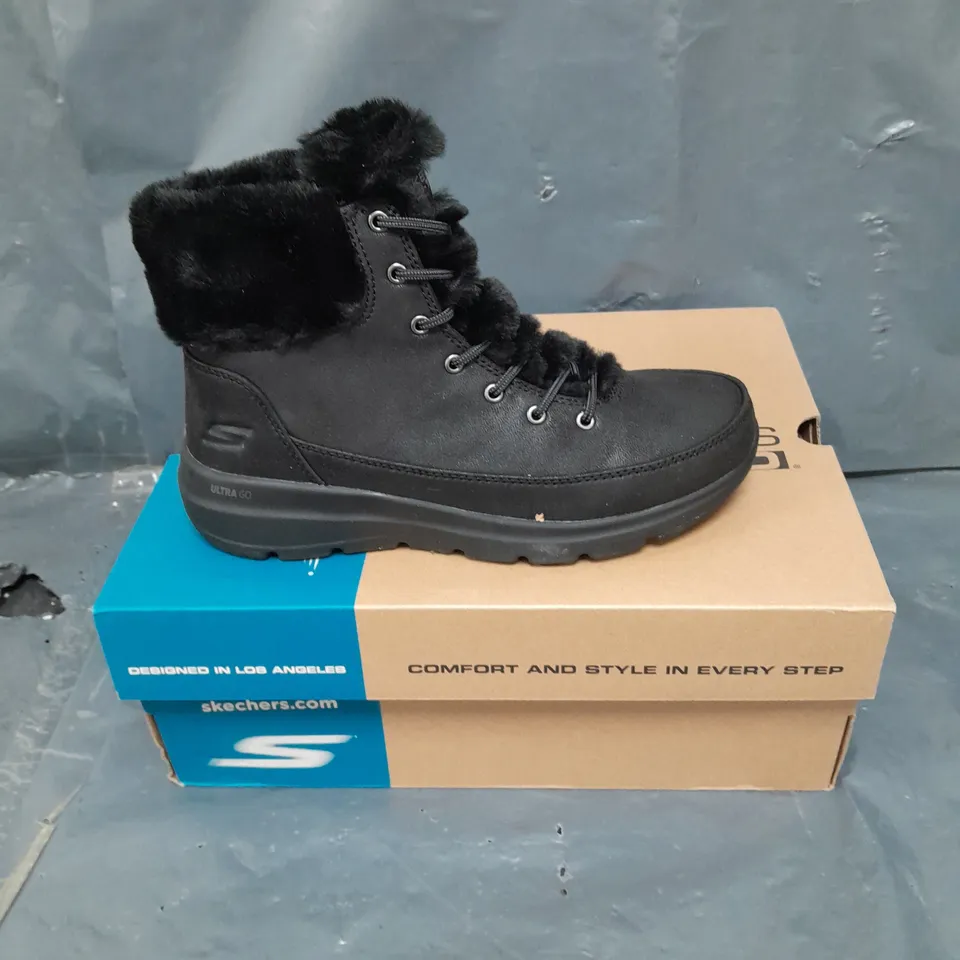 BOXED PAIR OF SKECHERS GLACIAL ULTRA BOOT IN BLACK SIZE UK 3.5